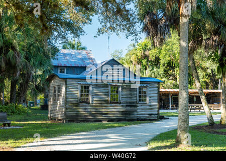 Maschinenhalle und Generator Gebäude auf dem Gelände der Koreshan historische Regelung - eine aus dem 19. Jahrhundert utopischen Kommune, Estero, Florida, USA Stockfoto
