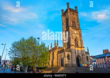 Liverpool, Großbritannien - 16 Mai 2018: St Luke's Church eine ehemalige anglikanische Kirche, die heute eine Ruine, zwischen 1811 und 1832 stark beschädigt während t gebaut Stockfoto