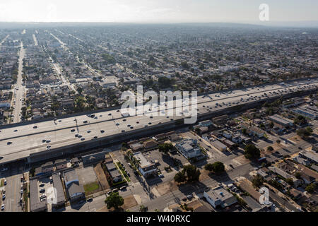 Luftaufnahme der Hafen 110 Freeway durch South Los Angeles in Südkalifornien Stockfoto