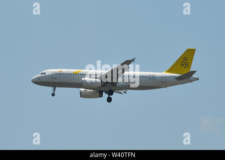Bangkok, Thailand - 21.April 2018. Royal Brunei Airlines V8-RBS Airbus A320-Landung in Bangkok Suvarnabhumi International Airport (BKK). Stockfoto