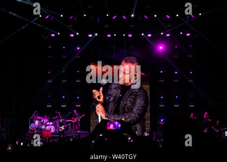 Torino, Italien. 18 Juli, 2019. Eros Ramazzotti führt live auf der Bühne während der Musik Tour 2019 am Stupinigi Sonic Park Festival in Stupinigi. Credit: SOPA Images Limited/Alamy leben Nachrichten Stockfoto