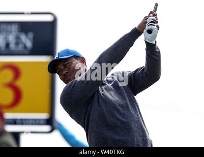 Portrush, Land, Antrim, Nordirland. Juli 2019 18. Die 148 Open Golf Championship, Royal Portrush, Runde eins; Tiger Woods (USA) schlägt seine T-Stück, das auf der dritten Bohrung Credit: Aktion Plus Sport Bilder/Alamy leben Nachrichten Stockfoto