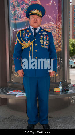 Feuerwehr- und Rettungsdienste Jubiläum Parade in Sukhbaatar Platz, in der Innenstadt von Ulaanbaatar (Ulan Bator), die mongolische Hauptstadt Stockfoto