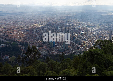 Panoramablick von Bogota von Monserrate Stockfoto