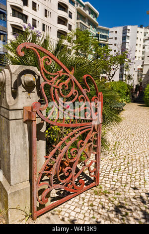 Die schmiedeeisernen Tor, Jugendstil in der Dr. Anastácio Gonçalves Haus Museum oder die Casa de Malhoa, Lissabon Stockfoto