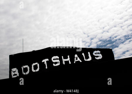 Köln, Deutschland. 05. Juli, 2019. Blick auf den Club "Bootshaus". Bootshaus statt Berghain - in diesem Jahr eine Fachzeitschrift gestimmt, einem Kölner Club statt einer Berliner Club der Besten im Land. Dies wirft die Frage auf, wie das Deutsche Nachtleben steht. (Dpa' Nachtleben: In Deutschland ist Köln das neue Berlin?") Quelle: Rolf Vennenbernd/dpa/Alamy leben Nachrichten Stockfoto