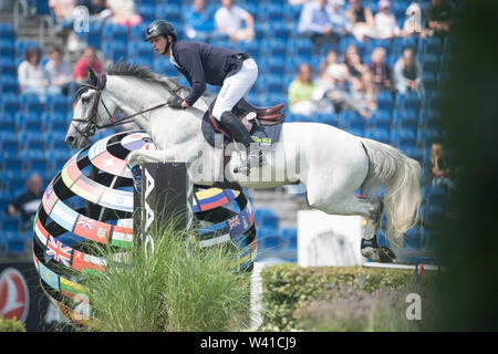 Aachen, Deutschland. 17. Juli, 2019. Felix HASSMANN, GER, auf SL Brazonado, Aktion, Preis der Fertigkeit, Springprüfung (Fehler/Zeit), Weltfest des Pferdesports, CHIO Aachen 2019 vom 16.07 - 21.07.2019 in Aachen/Deutschland; | Verwendung der weltweiten Kredit: dpa/Alamy leben Nachrichten Stockfoto