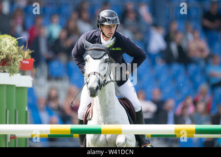 Aachen, Deutschland. 17. Juli, 2019. Felix HASSMANN, GER, auf SL Brazonado, Aktion, Preis der Fertigkeit, Springprüfung (Fehler/Zeit), Weltfest des Pferdesports, CHIO Aachen 2019 vom 16.07 - 21.07.2019 in Aachen/Deutschland; | Verwendung der weltweiten Kredit: dpa/Alamy leben Nachrichten Stockfoto