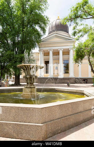 Ukraine, Odessa, Preobrazhenska Straße, 12. Juni 2019. Die 1999 renovierten neoklassischen Verklärung Kathedrale. Seitenansicht des Gebäudes Stockfoto