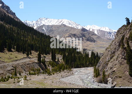 Fluss Naryn und Barskoon Tal. Issyk-Kul Provinz. Kirgisistan Stockfoto