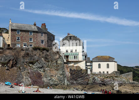 Kingsand und Cawsand wie aus dem Weg gesehen beim Anfahren von Mount Edgcumbe Park Stockfoto