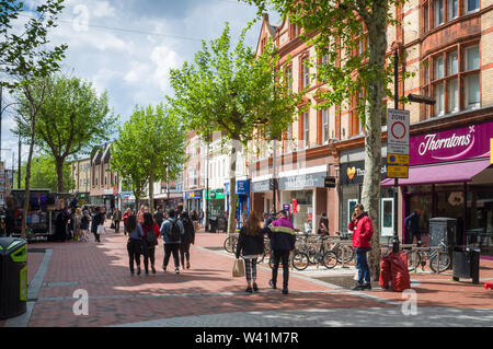 Broad Street, Einkaufsbummel die Haupteinkaufsstraße von Reading, in der Grafschaft Bukshire Stockfoto