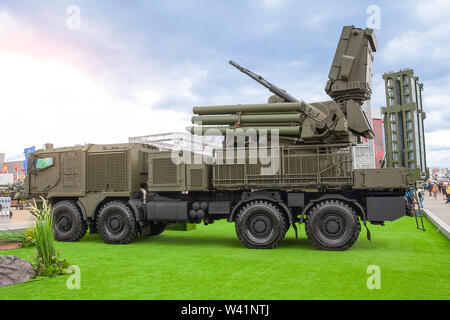 Moskau Russland 06.30.2019 moderne universelle selbstfahrende Anti-Aircraft-Pistole. Stockfoto