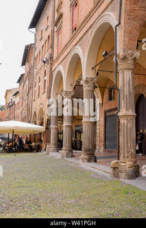 Europa, Italien, Emilia-Romagna, Bologna, Saint Stephen Square, Kolonnade Stockfoto