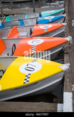 Bunte Boote auf der Themse bei Henley-on-Thames Stockfoto