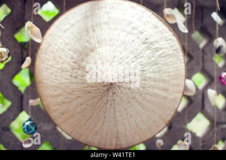 Eine Nahaufnahme von Asian Bamboo Hut auf der Wand Hintergrund Stockfoto