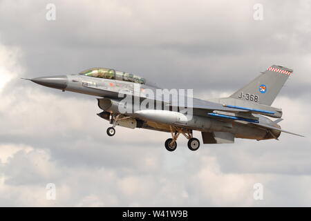 Niederländische F-16 BM J-368 der RIAT Air Show, RAF Fairford, England anreisen Stockfoto