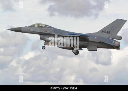 Niederländische F-16 BIN J-646 der RIAT Air Show, RAF Fairford, England anreisen Stockfoto