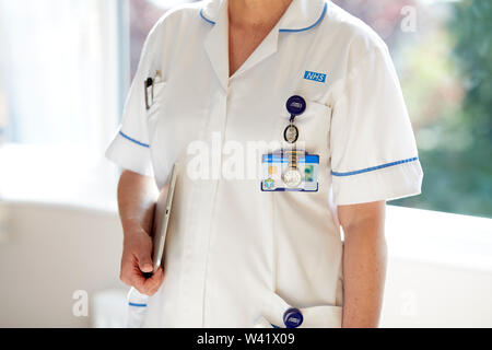 Nahaufnahme der Krankenschwester Uniform tragen Stockfoto