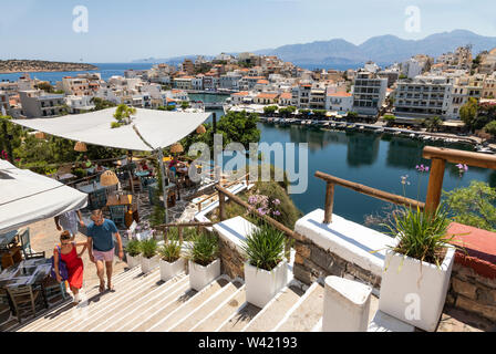 Von oben auf den See Voulismeni, Agios Nikolaos, Kreta, Griechenland Stockfoto