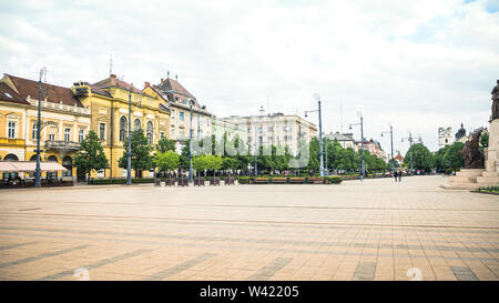 Blick auf den Platz vor der Reformierten Kirche von Debrecen Stockfoto