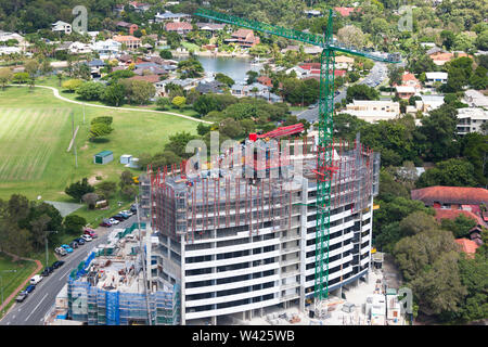 Luftaufnahme der ein großes weißes Gebäude im Bau Stockfoto
