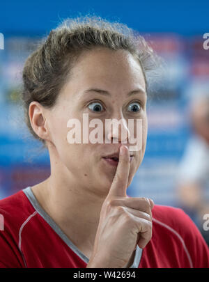 Gwangju, Südkorea. 19 Juli, 2019. Schwimm-WM: Sarah Köhler aus Deutschland Gesten während einer Pressekonferenz. Quelle: Bernd Thissen/dpa/Alamy leben Nachrichten Stockfoto