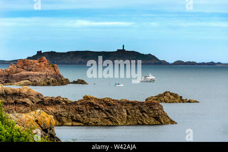 Ploumanach, riesige Felsen an der Cote De Granit Rose pink, Cotes-d'Armor, Bretagne, Frankreich Stockfoto