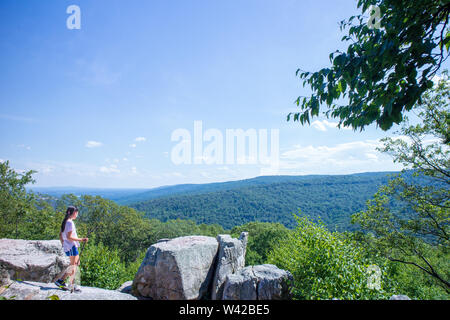 Anzeigen von Chimney Rock in Catoctin Mountain Park, Guymon, Maryland, USA. Stockfoto