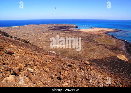 Blick vom Vulkan "La Caldera" auf der Isla de Lobos in Fuerteventura, Spanien Stockfoto