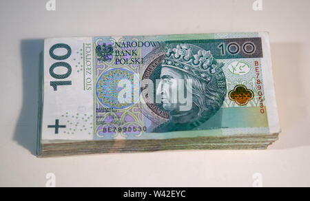 Zloty - polnische Währung, 100 PLN Rechnungen. Bündel von Geld. Stockfoto