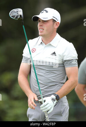 England's Thomas Thurloway Stücke weg der 5 am Tag zwei der Open Championship 2019 im Royal Portrush Golf Club. Stockfoto