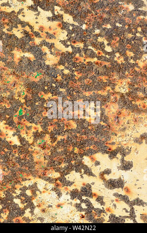 Gelb - broun rostiges Metall Textur Hintergrund Nahaufnahme Stockfoto