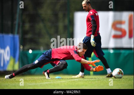 Pejo, Italien. 19 Juli, 2019. Foto Massimo Paolone/LaPresse 19 luglio 2019 Pejo (TN), Italien Sport calcio Cagliari Calcio - Pre Campionato di allenamento calcio Serie A 2019/2020 - Stadio" ALTAUSSEE "Nella Foto: Alessio Cragno Foto Massimo Paolone/LaPresse Juli 19, 2019 Pejo (TN), Italien Sport Fussball Cagliari Calcio Training - Der italienische Fußball-Liga einen TIM 2019/2020 - "ALTAUSSEE" Stadion. In der Pic: Alessio Cragno Credit: LaPresse/Alamy leben Nachrichten Stockfoto