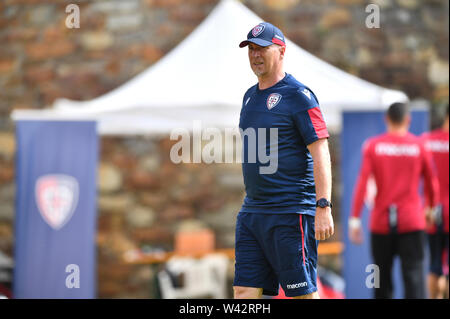 Pejo, Italien. 19 Juli, 2019. Foto Massimo Paolone/LaPresse 19 luglio 2019 Pejo (TN), Italien Sport calcio Cagliari Calcio - Pre Campionato di allenamento calcio Serie A 2019/2020 - Stadio" ALTAUSSEE "Nella Foto: Rolando Maran Foto Massimo Paolone/LaPresse Juli 19, 2019 Pejo (TN), Italien Sport Fussball Cagliari Calcio Training - Der italienische Fußball-Liga einen TIM 2019/2020 - "ALTAUSSEE" Stadion. In der Pic: Rolando Maran Credit: LaPresse/Alamy leben Nachrichten Stockfoto