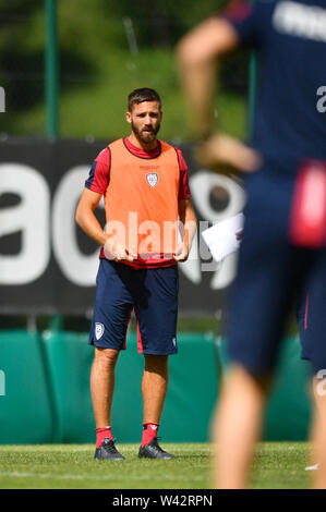 Pejo, Italien. 19 Juli, 2019. Foto Massimo Paolone/LaPresse 19 luglio 2019 Pejo (TN), Italien Sport calcio Cagliari Calcio - Pre Campionato di allenamento calcio Serie A 2019/2020 - Stadio" ALTAUSSEE "Nella Foto: Leonardo Pavoletti Foto Massimo Paolone/LaPresse Juli 19, 2019 Pejo (TN), Italien Sport Fussball Cagliari Calcio Training - Der italienische Fußball-Liga einen TIM 2019/2020 - "ALTAUSSEE" Stadion. In der Pic: Leonardo Pavoletti Credit: LaPresse/Alamy leben Nachrichten Stockfoto