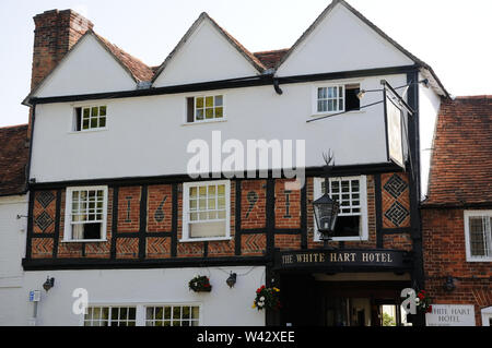 Das White Hart Hotel, Dorchester auf Themse, Oxfordshire seinen dekorativen Fischgrät Mauerwerk trägt das Datum 1691 Das war, als wenn die Ziegel infill Stockfoto