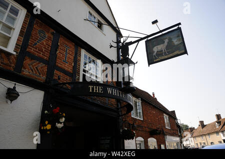 Das White Hart Hotel, Dorchester auf Themse, Oxfordshire seinen dekorativen Fischgrät Mauerwerk trägt das Datum 1691 Das war, als wenn die Ziegel infill Stockfoto