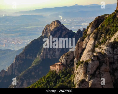 Heilige Höhle von Montserra (Monestir De Santa Cecília de Montserrat), Kloster Montserrat (Monistrol de Montserrat), Barcelona, Spanien Stockfoto