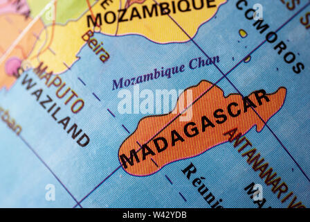 Madagaskar und Mosambik empfohlene auf einem Globus in Nahaufnahme Detail in einem Reiseziele Konzept Stockfoto
