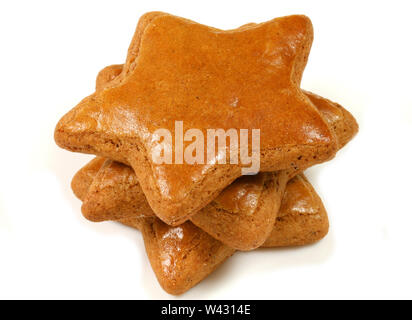 Lebkuchen sternförmigen cookies Stapel über Weiß isoliert Stockfoto