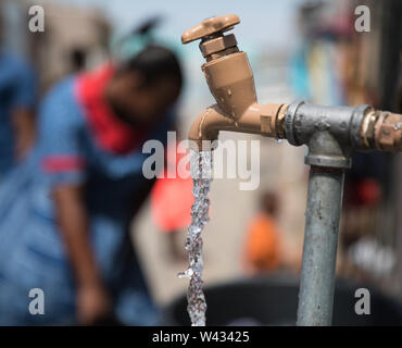 Bewohner von Joe Slovo informellen Siedlung, Cape Town, Western Cape, Südafrika haben ein Unbehagliches Leben Situation unter der Drohung von Zwangsräumungen Stockfoto