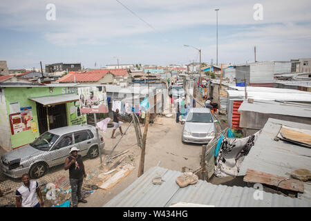 Bewohner von Joe Slovo informellen Siedlung, Cape Town, Western Cape, Südafrika haben ein Unbehagliches Leben Situation unter der Drohung von Zwangsräumungen Stockfoto