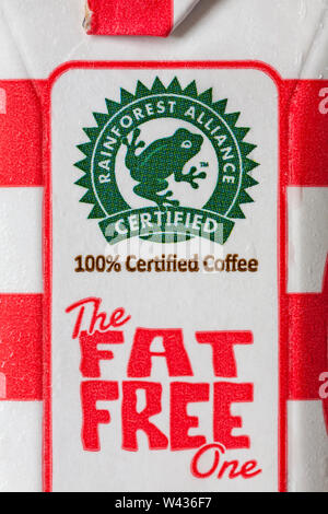 Rainforest Alliance Certified 100% zertifizierter Kaffee Detail auf Karton von Jimmys Eiskaffee - Das Fett Frei, eine Fettfreie Latte Skinny Stockfoto