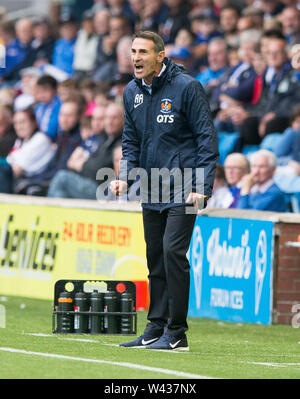 Kilmarnock-Manager Angelo Alessio ist das erste Heimspiel, das während der ersten Qualifikationsrunde der UEFA Europa League im Rugby Park, Kilmarnock, für die zweite Etappe verantwortlich ist Stockfoto