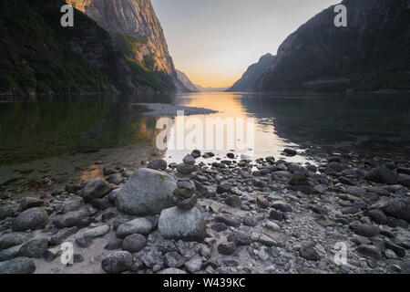 Sonnenuntergang über den Beginn der Lysefjord in Lysebotn, Norwegen Stockfoto