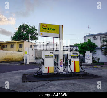 Mahebourg, Mauritius - Jan 5, 2017. Verlassene Tankstelle in Mahebourg, Mauritius. Mahebourg ist eine kleine Stadt an der Südostküste von Maurit Stockfoto
