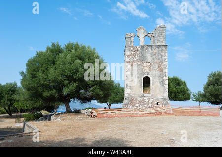 Alte Glockenturm in der Nähe von Agrilion Monasetery in der Nähe von Sami, Kefalonia, Ionische Inseln, Griechenland, Europa Stockfoto