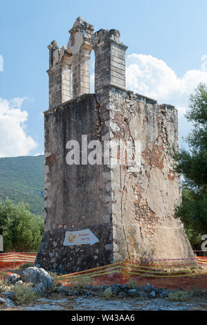 Alte Glockenturm in der Nähe von Agrilion Monasetery in der Nähe von Sami, Kefalonia, Ionische Inseln, Griechenland, Europa Stockfoto