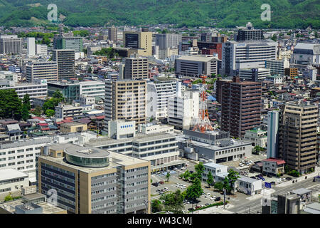 Yamagata, Japan - 19. Mai 2017. Viele hohe Gebäude in Downtown in Yamagata, Japan. Yamagata Präfektur hat seit langer Zeit ein wichtiger. Stockfoto